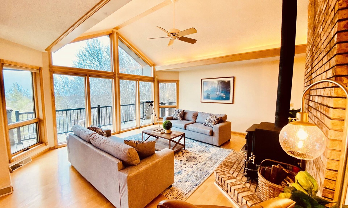 Bayfield House | Private, Cozy & Spacious Cabin W/Lake Superior & Madeline Island Views & Sauna