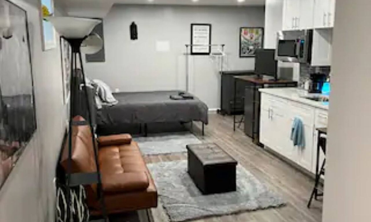 Capitol View Apartment | Private DC Studio + 2 Blocks to Metro + Free Parking