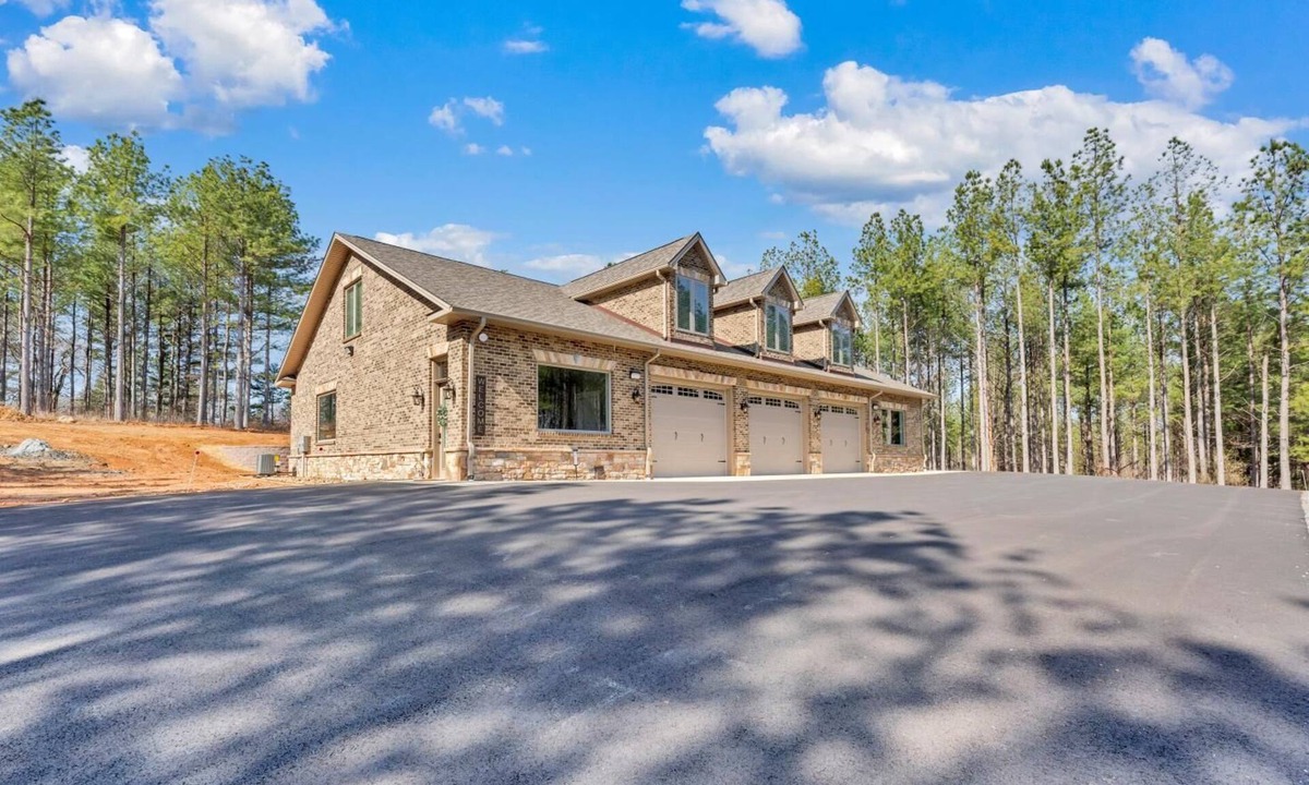 Goode House | Private Guest House Retreat with Private Lake! On 106 acres