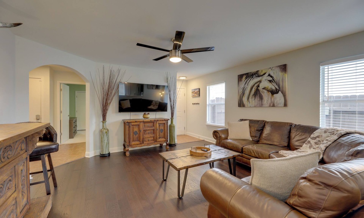 Manor House | Private Yard & Deck! Group-Friendly Haven in Manor