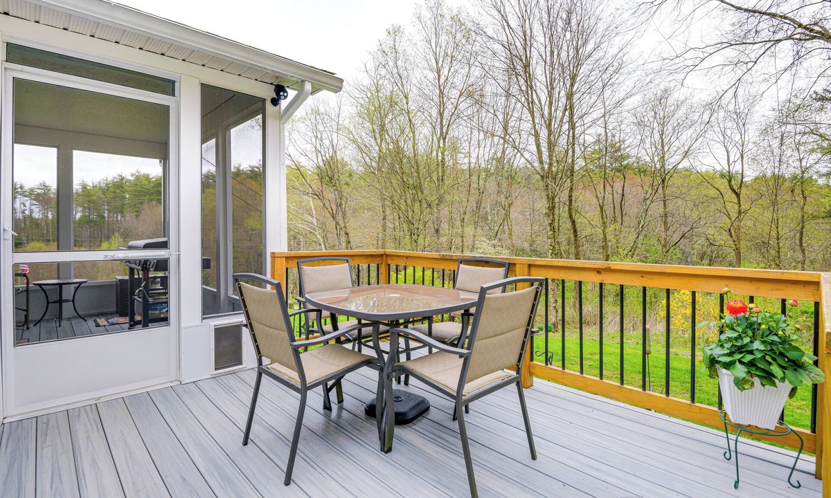 Gill House | Quaint Massachusetts Home w/Yard & Grill!