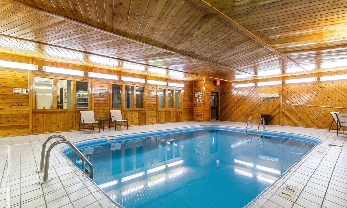 Eau Claire Hotel | Quality Inn & Suites Eau Claire University Area