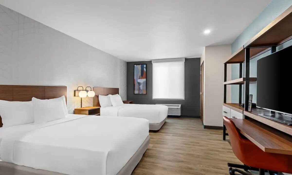 Temecula Hotel | Queen Beds Suite Near Miramonte Winery - 5.2 miles | Free Parking, Pets Allowed
