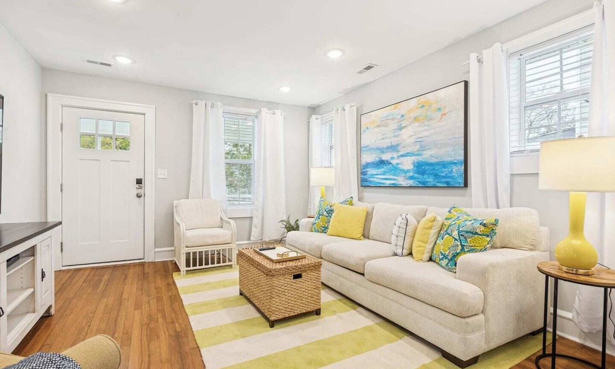 Downtown House | Quiet & Cozy Bungalow with Multiple Parking Spots