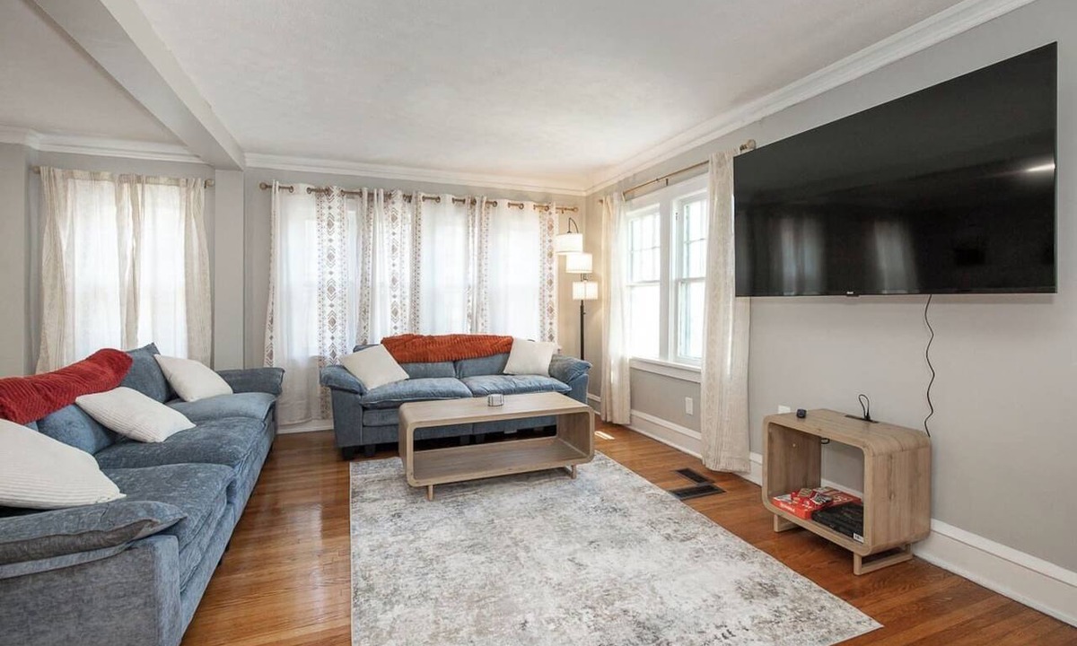 Shaker Heights House | Quiet home in historical neighborhood