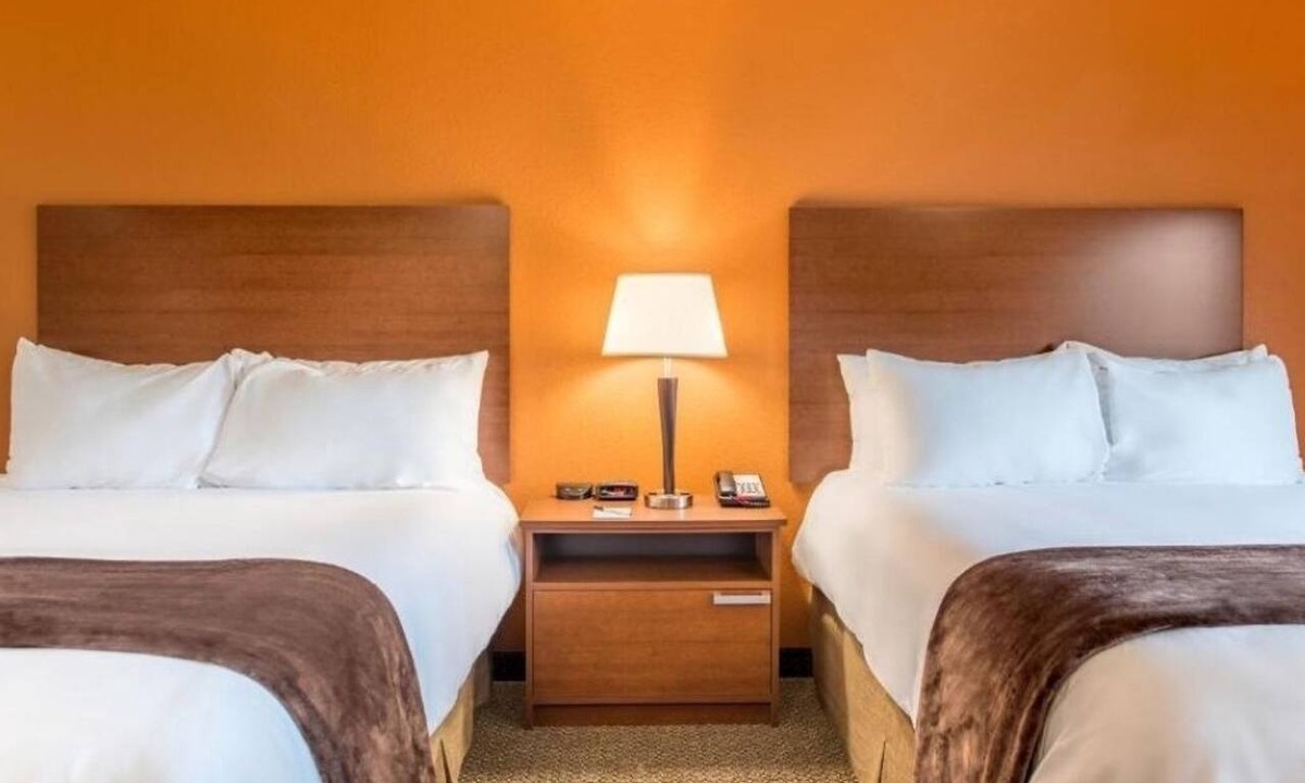 Sturtevant Hotel | Racine Getaway w/Kitchenette Near Scenic Parks
