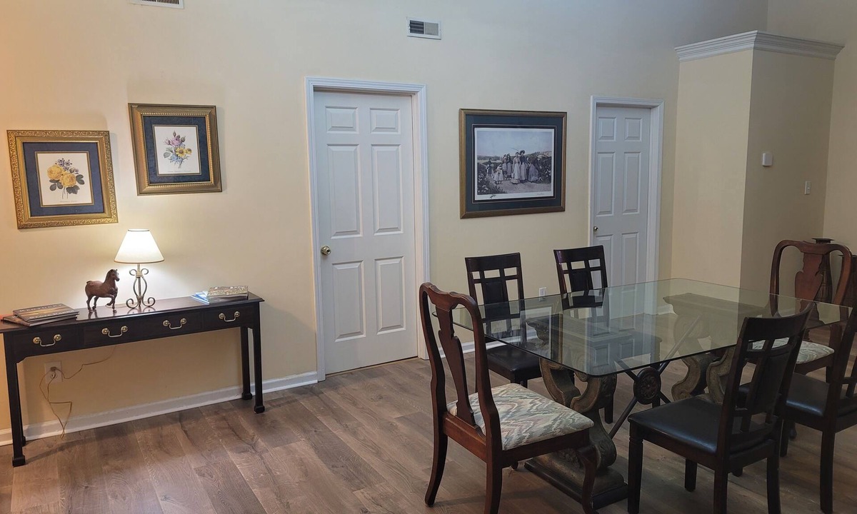 Lexington House | Ranch Style Spacious 3 Bedrooms w/Jacuzzi tub