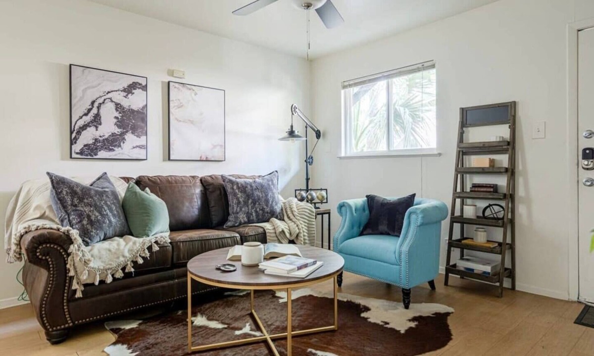 North University Apartment | Rancho | Modern Rustic Vibes | Central Austin