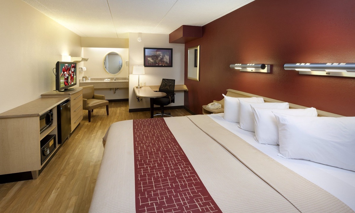 Warren Hotel | Red Roof Inn Detroit - Warren