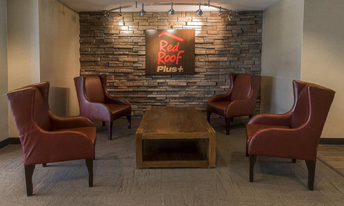 East Garden City Hotel | Red Roof Inn PLUS+ Long Island - Garden City