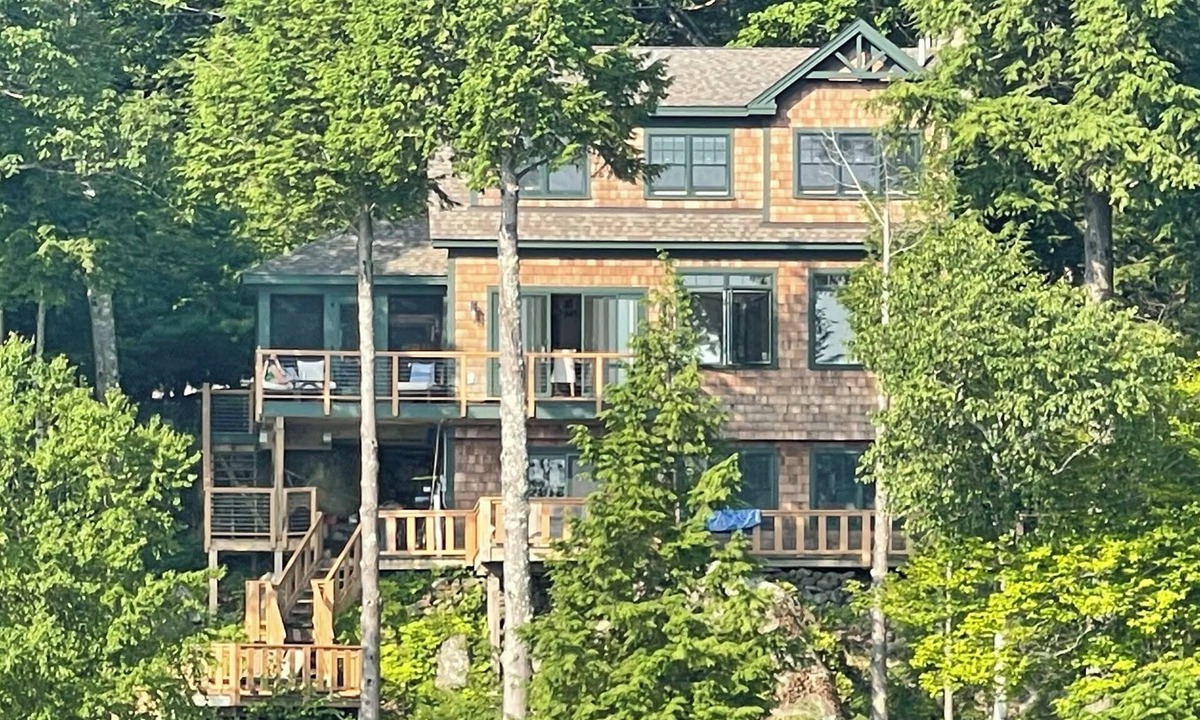 Sunapee House | Refined Sunapee Lakefront Home for Weekly Rental