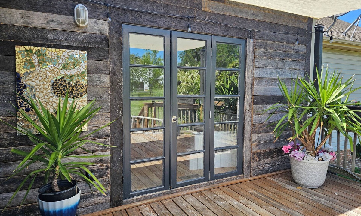 Queenstown House | Relax in Style at This Airy 3BR/2BA Retreat with Outdoor Oasis