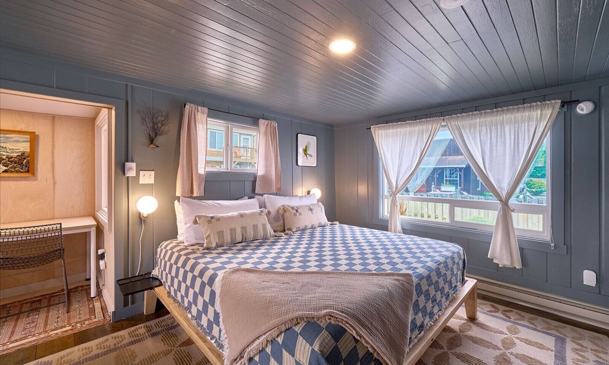 Long Beach House | Remodeled | Downtown Long Beach (The Nest)