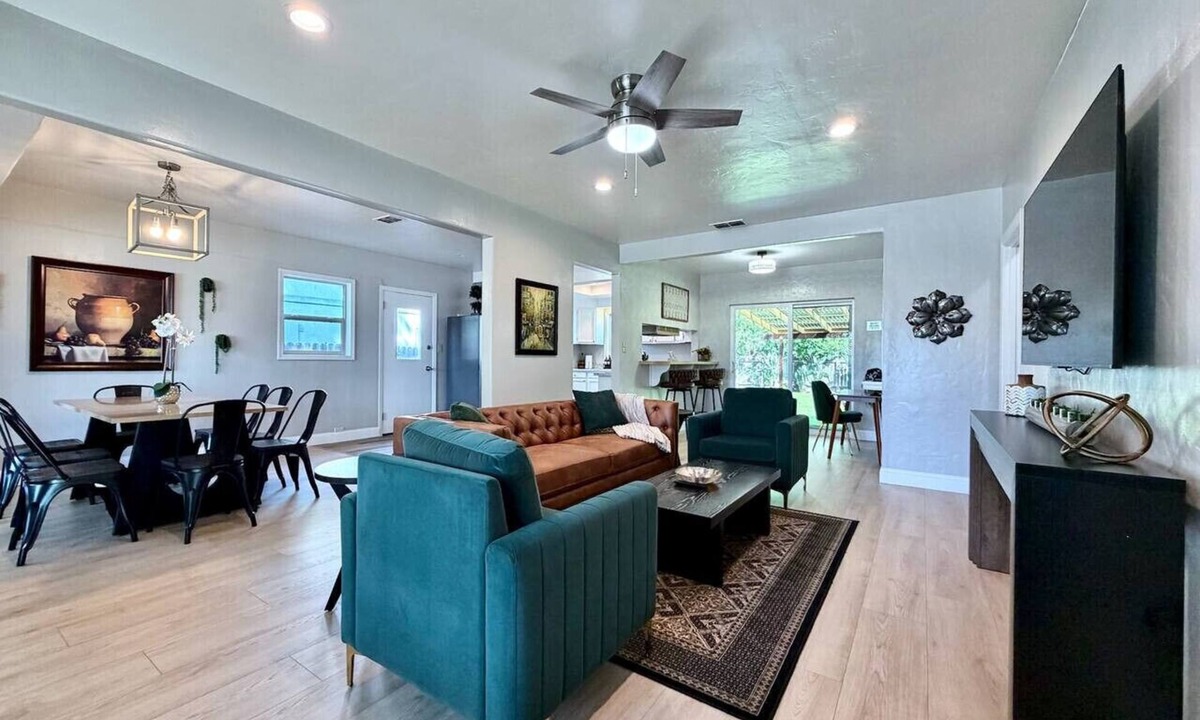 West Sacramento House | Remodeled Minutes to Sutter Park & Golden One