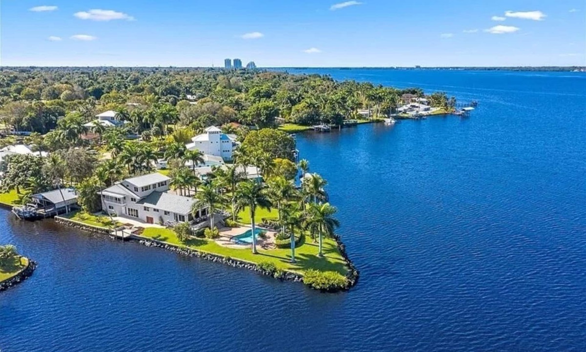 Alabama Grove Terrace House | Riverfront Paradise Sunrise to Sunset 180 degree view of Caloosahatchee River