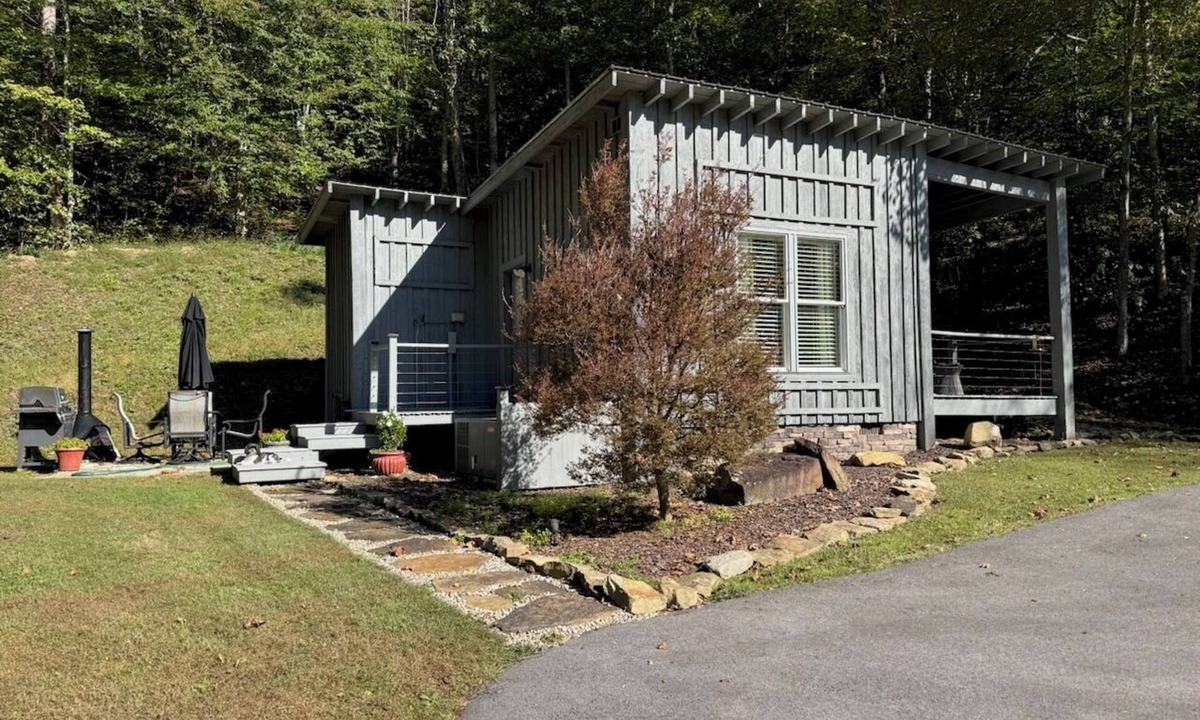 Hinkle Cottage | Robertson Ridge Hideaway Cottage