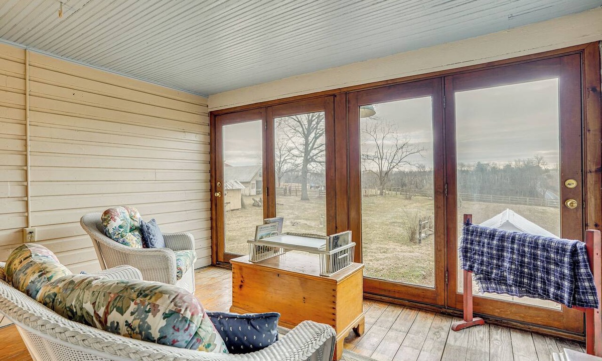Ladiesburg Cottage | Rural & Historic Detour Escape w/Horses On-site!