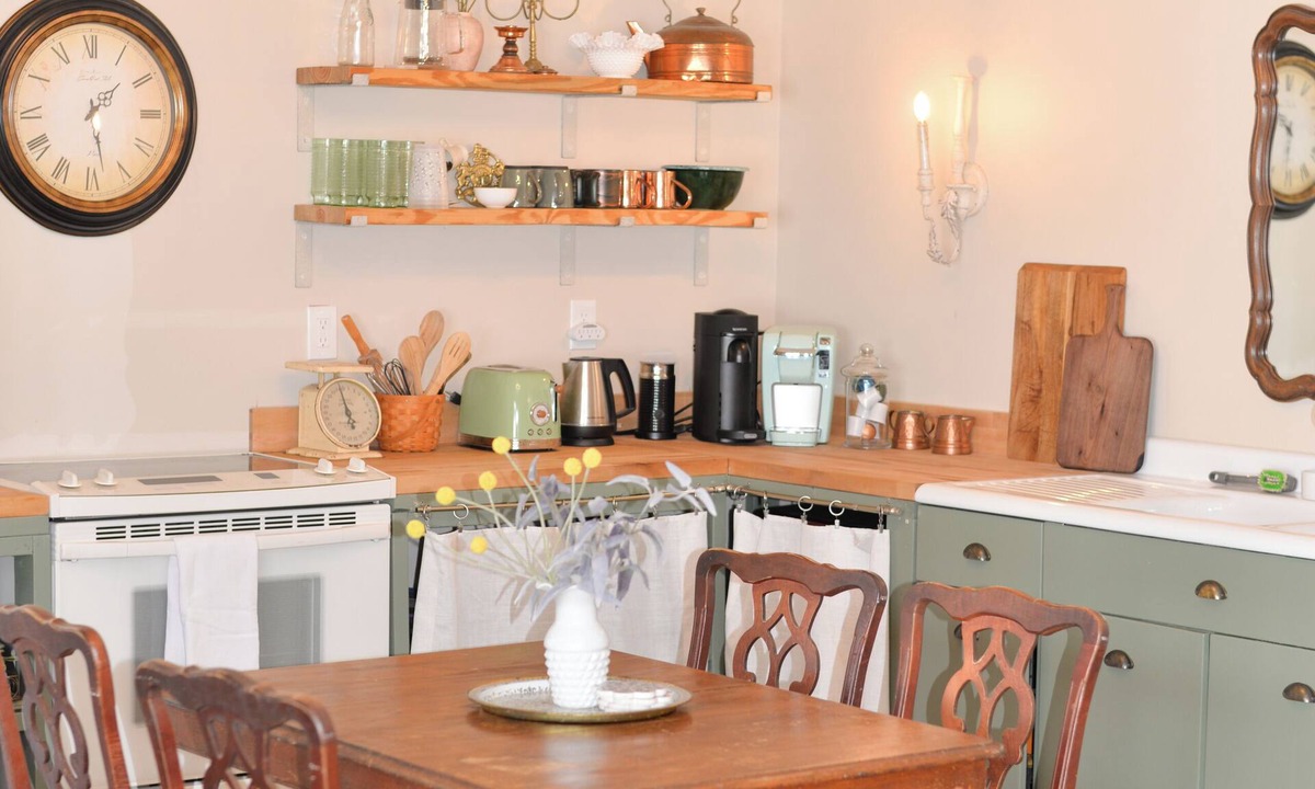 New Market Apartment | Rustic French Country Charm 1 Bed-1 Bath w/Washer & Dryer in New Market, VA!