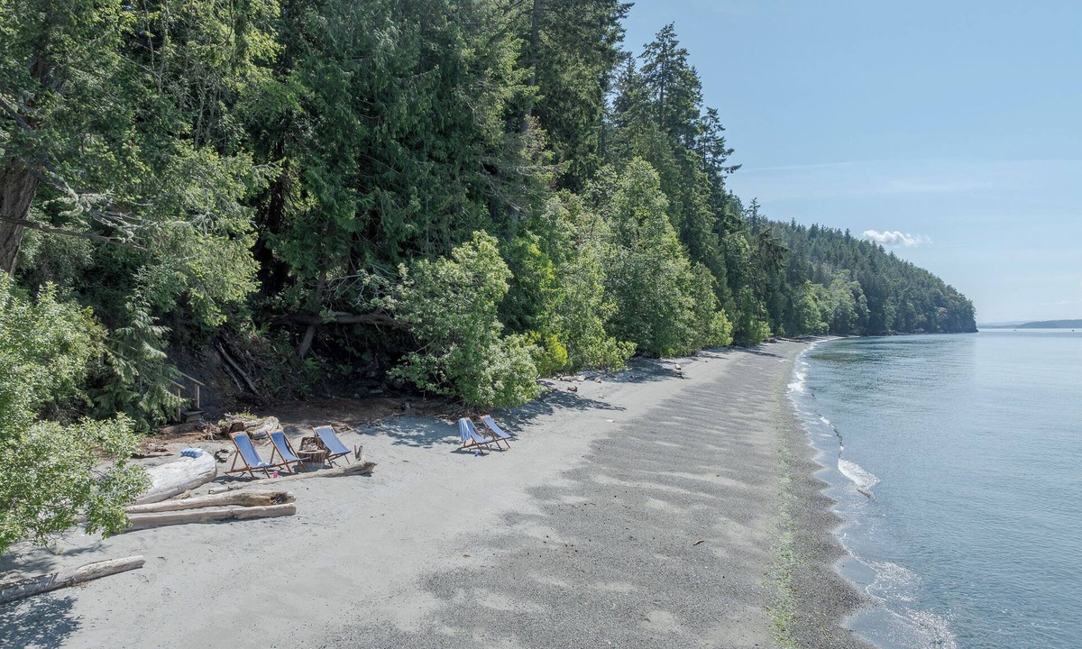 Eastsound Cottage | Sandy Beachfront, Hot Tub, Pet-Friendly, Kayaking