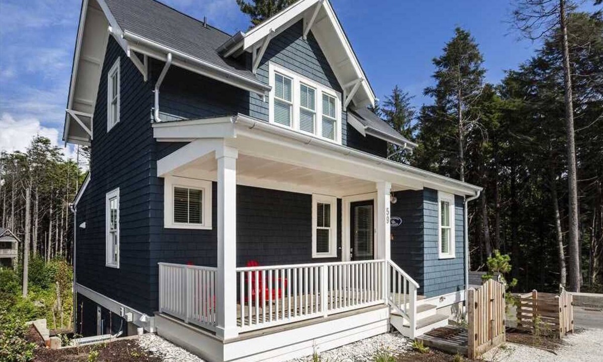 Seabrook House | Seabrook's Northwest Passage, located at the end of a quiet street!