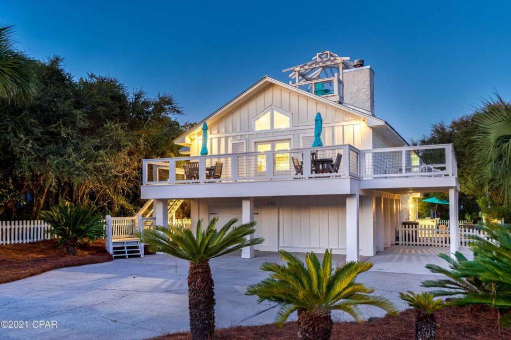 Seacrest House | Seacrest Sunset by AvantStay Steps to the Beach Pet Friendly Pool BBQ