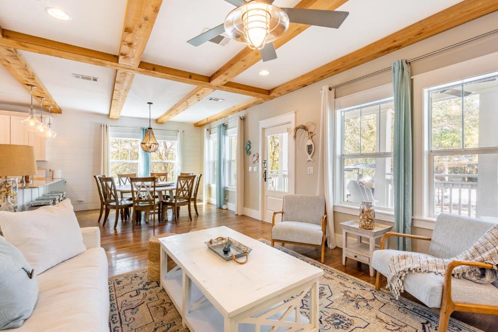 Seagrove Beach House | Seagrove Oasis by AvantStay Pet Friendly Pool Bbq