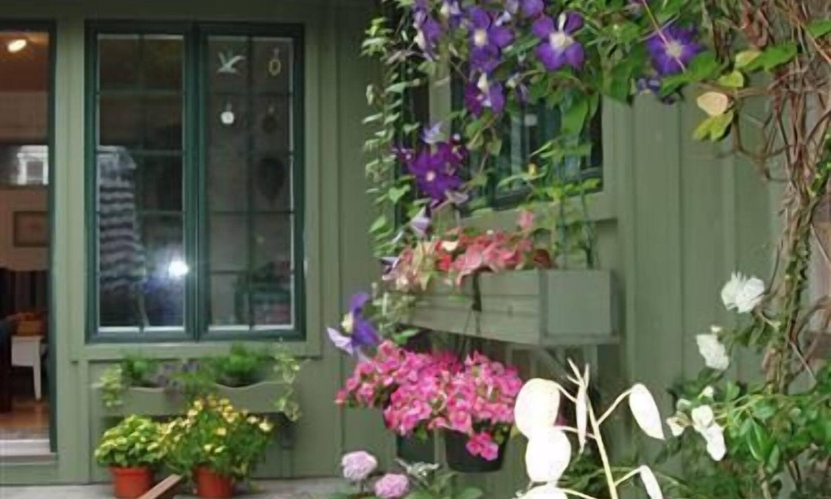 Campground Landing House | Seaside Garden: 2 min walk to the Bay, peaceful, private, bird haven.