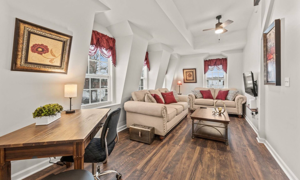 Wallingford Center Apartment | Seasons Hospitality Presents all new large 1BR apartment