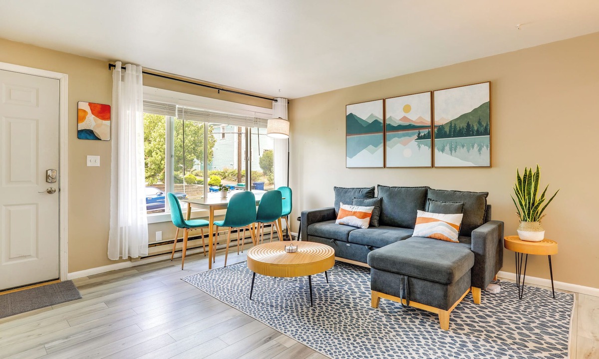 Ballard Apartment | Seattle Scandi-boho Gem: Walk to Waterfront!