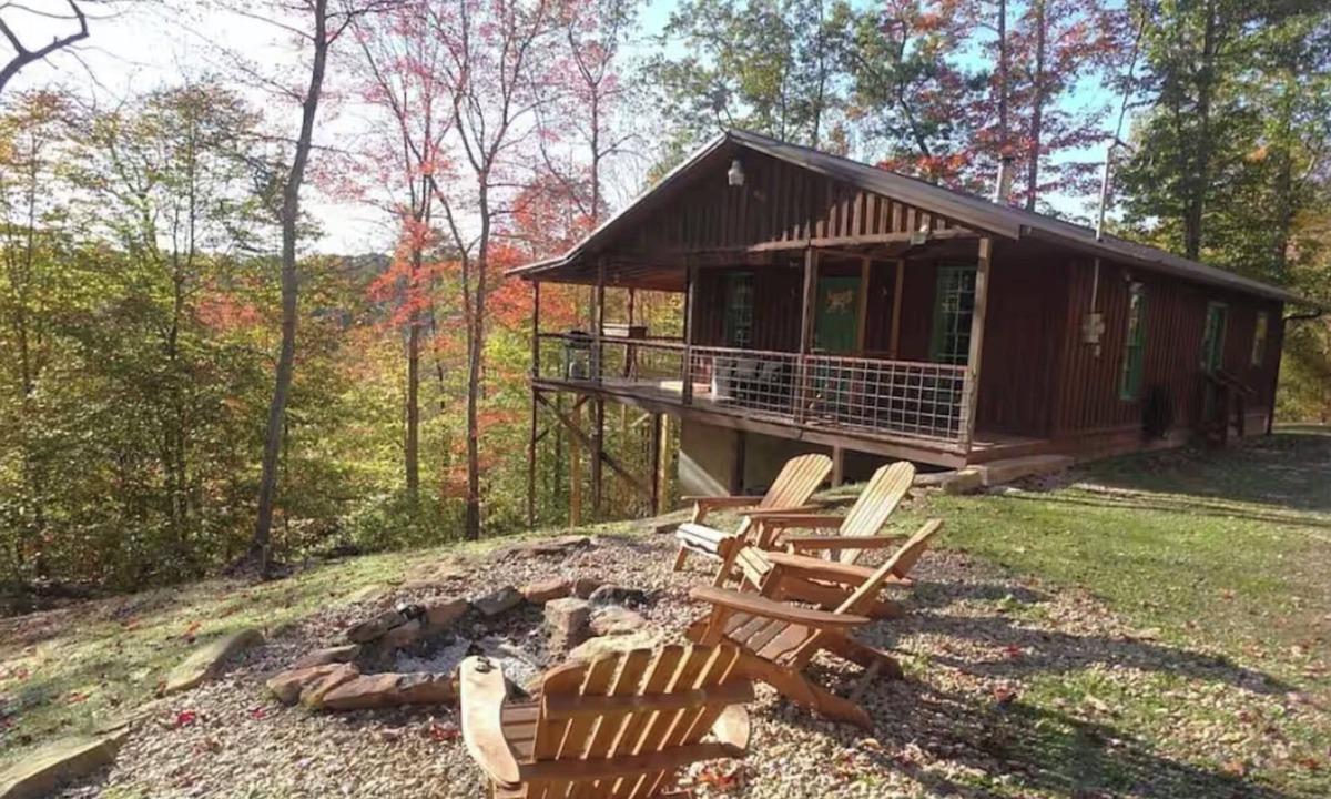 Louisa Cabin | Secluded 2 Bedroom Timber Ridge Cabin- Hot Tub, Lake Boat Ramp 1 Mile, Fishing