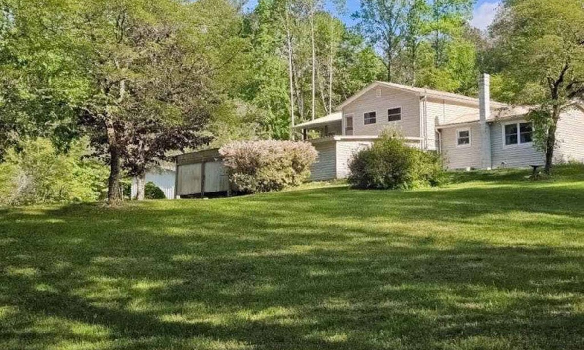 Otto House | Secluded home on 13 acres with jetted tub, screened porch & wildlife sightings