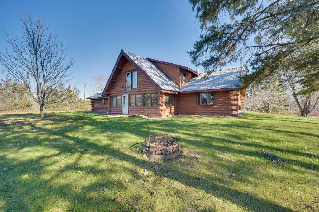 Finlayson House | Secluded Log Cabin < 1 Mi to Munger State Trail!