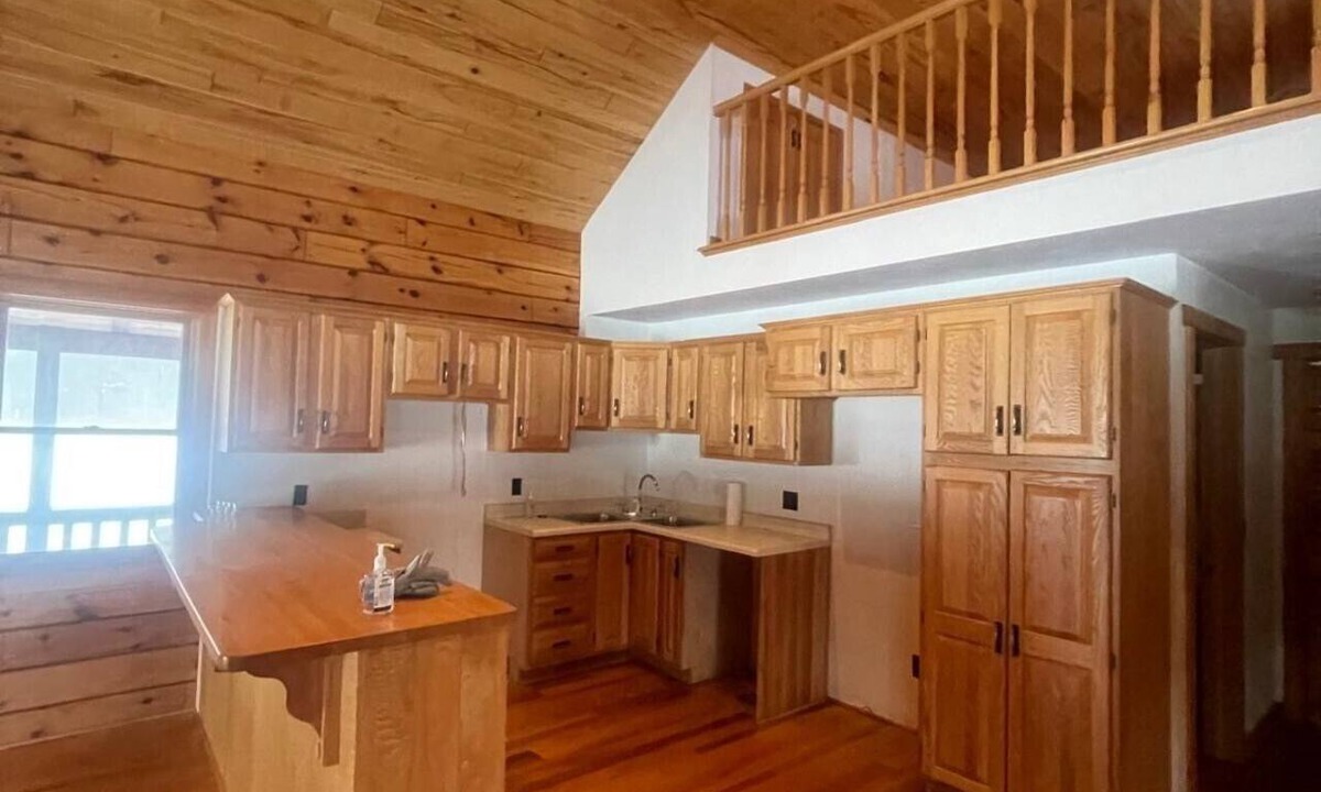 Jefferson Township House | Secluded Luxury Lakehouse | Private Lake | Near Seven Springs | Sleeps 8
