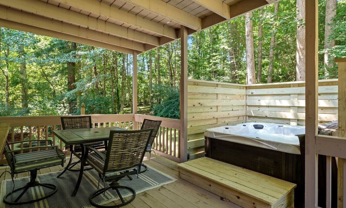Royal Pines Apartment | See What All The 5-Star Fuss Is About & Book Now!