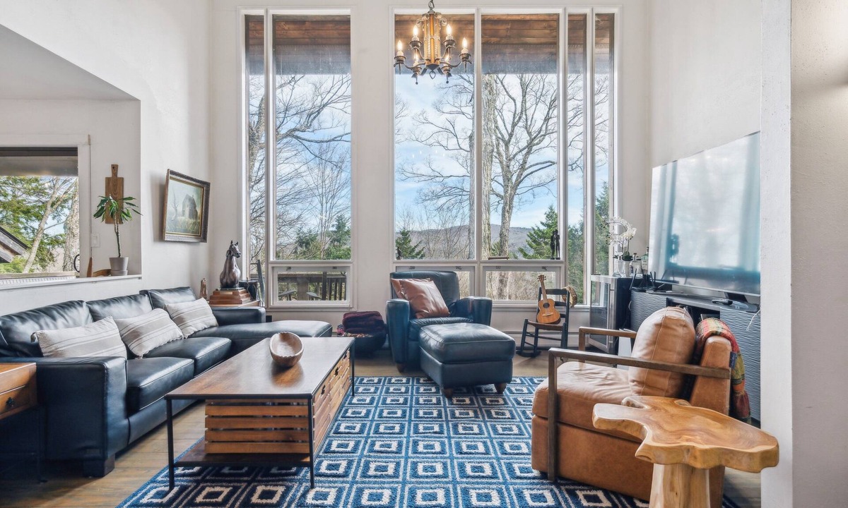 Pittsfield House | Serene Architect-designed Vermont Chalet 4 Bedroom Home