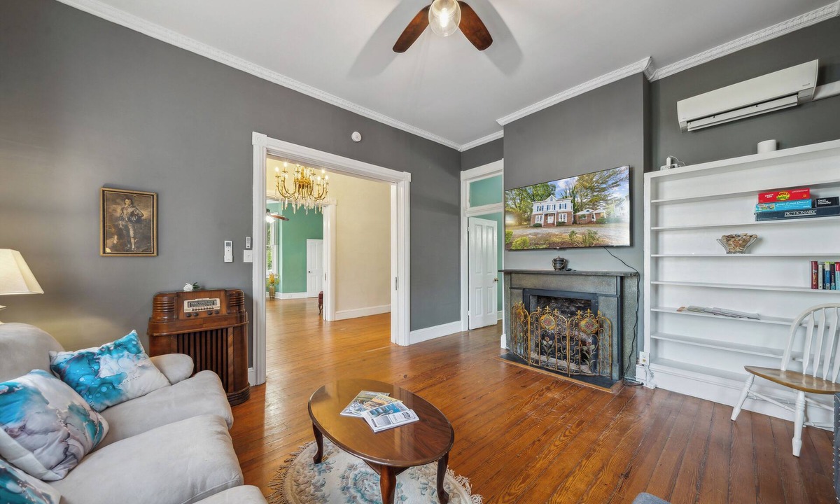 Onancock House | Serenity Manor 6BR Spacious Main House & huge yard
