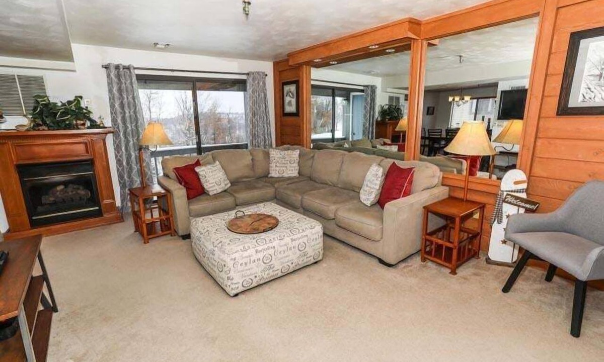 Champion Condo | Seven Springs Stoneridge 3 Bedroom Standard Condo, Mountain Views! by RedAwning