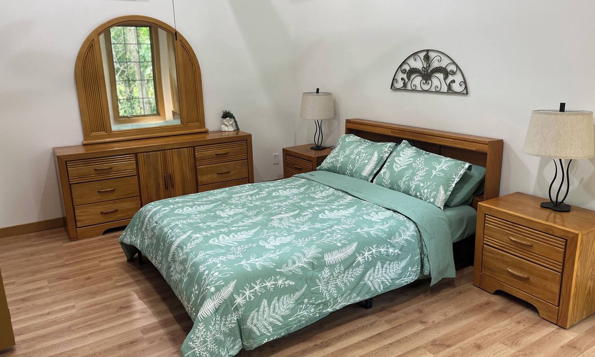 Village of Bloomfield Apartment | Sherwood Forest Treetop Sanctuary! 1-bdrm apt. just 5 miles from Lake Geneva!
