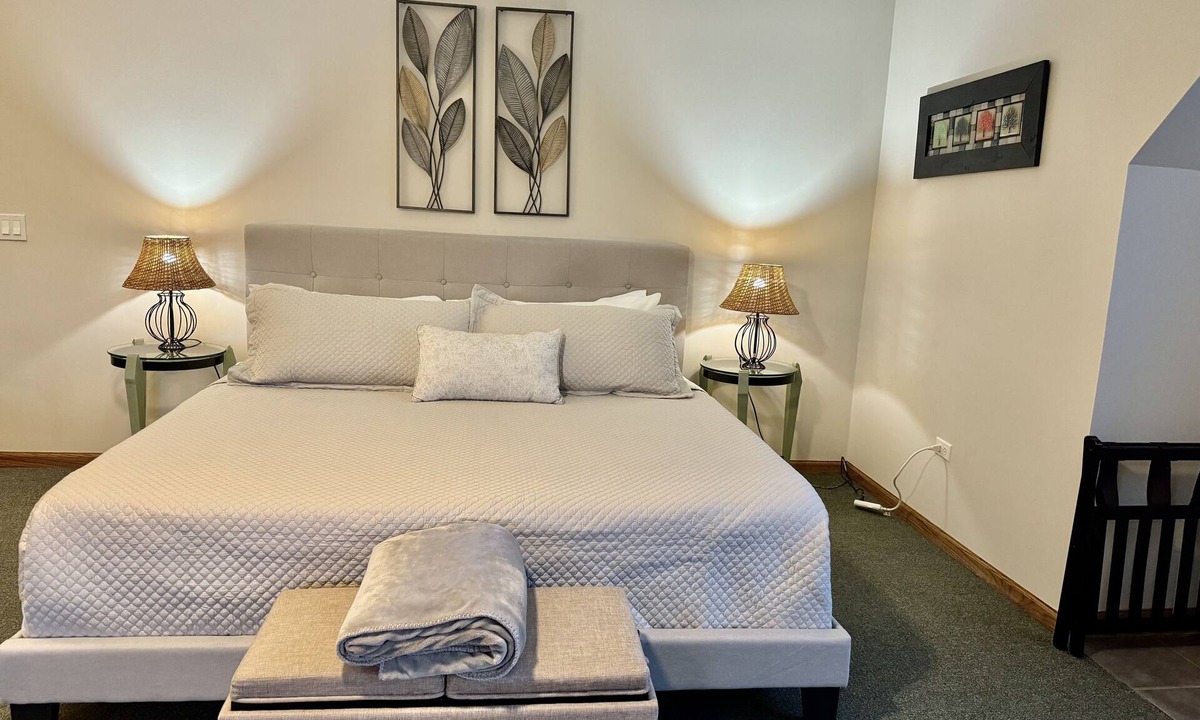 Plato Center Apartment | Shiloh Place - Stylish Studio Two Minutes Off I90