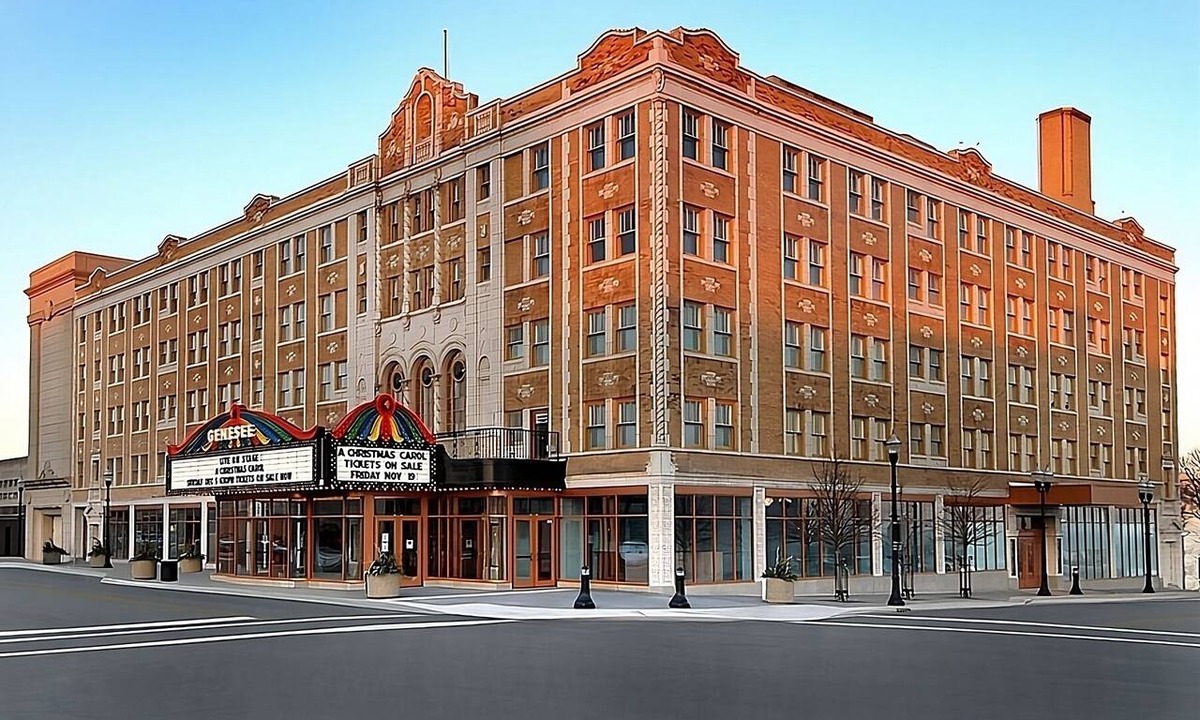 Waukegan Apartment | Short Drive to Genesee Theatre! 4 Relaxing Units, Full Kitchen, Pet-friendly!