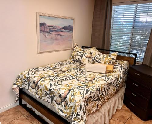 Hemet House | Silver Sands Den