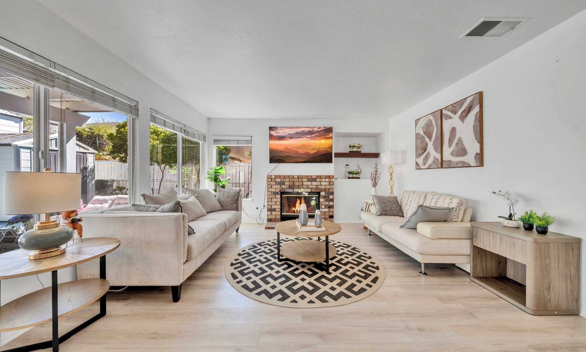 Temecula House | Single Fam Home｜Mainfloor Bedroom｜Garage Access｜Spacious Living Room #42192