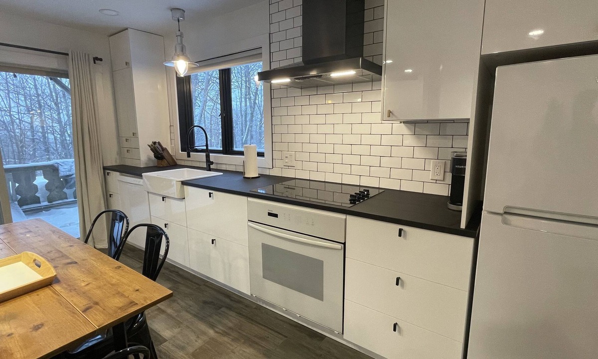 Wakefield Condo | Ski in/out Condo Modern Mountain Top at Snowriver Resort
