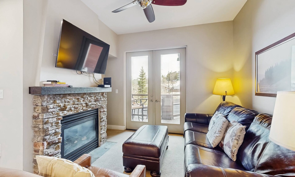 Silvercreek Condo | Ski-in/ski-out condo w/gas fireplace, shared hot tub/pool, & mountain views