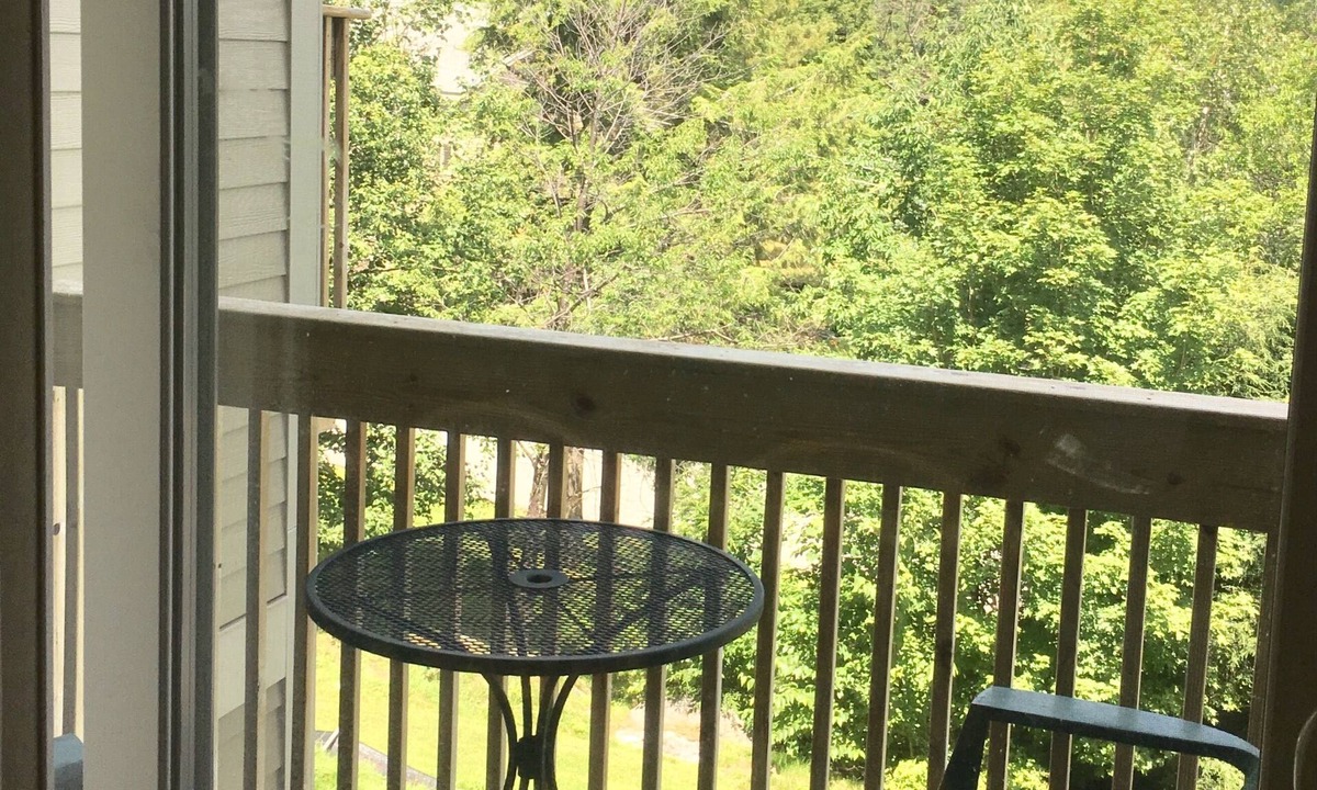 Warren Condo | Ski-on Ski-off Sugarbush Mountain Snowcreek Condo