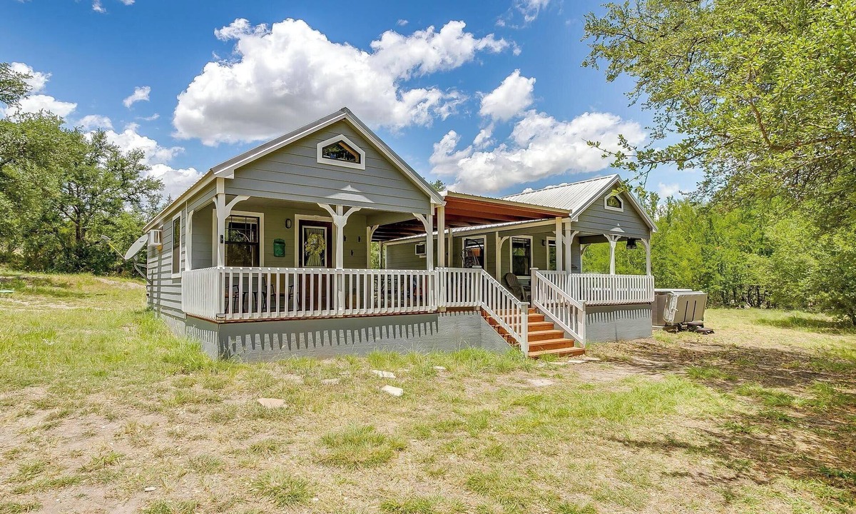 Paluxy Cabin | Skyview Ranch Family Cabin w/Trundle