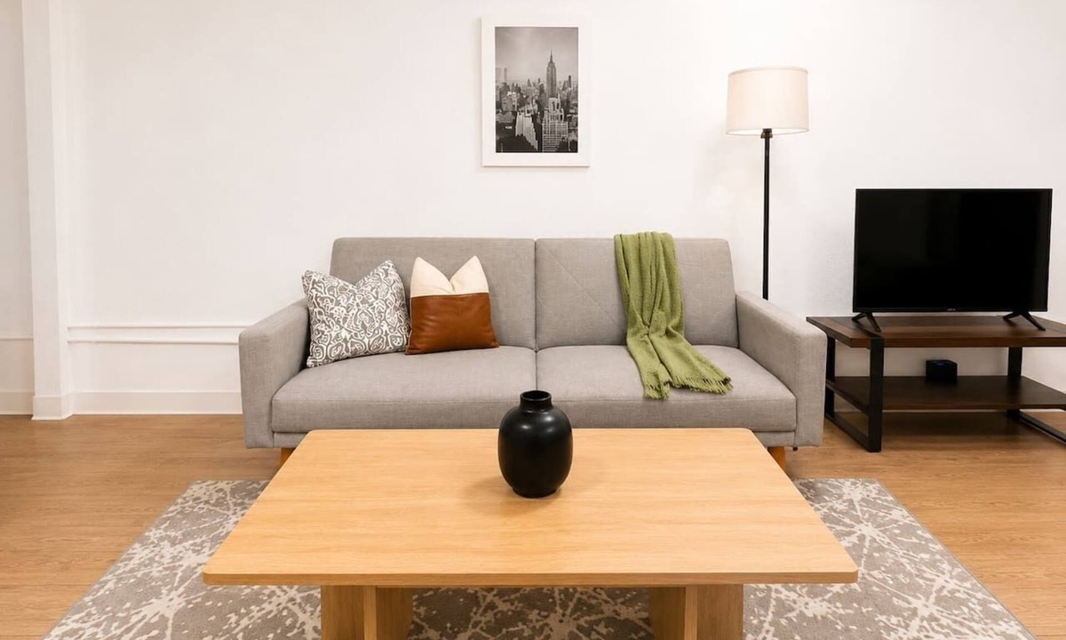 St. Johns Apartment | Sleepover | Bright Studio + Gym - Austin TX