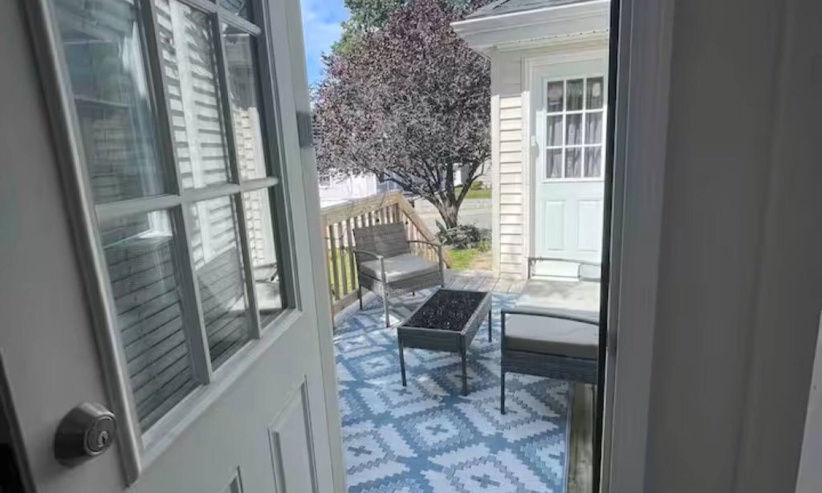 West Roxbury Apartment | Small Studio in quiet area