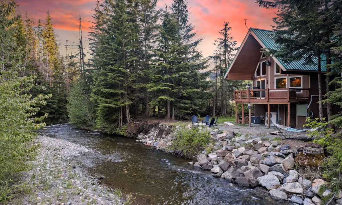 Snoqualmie Pass House | Snoqualmie Pass Cabin: Hot Tub, Sauna, Hike & Ski