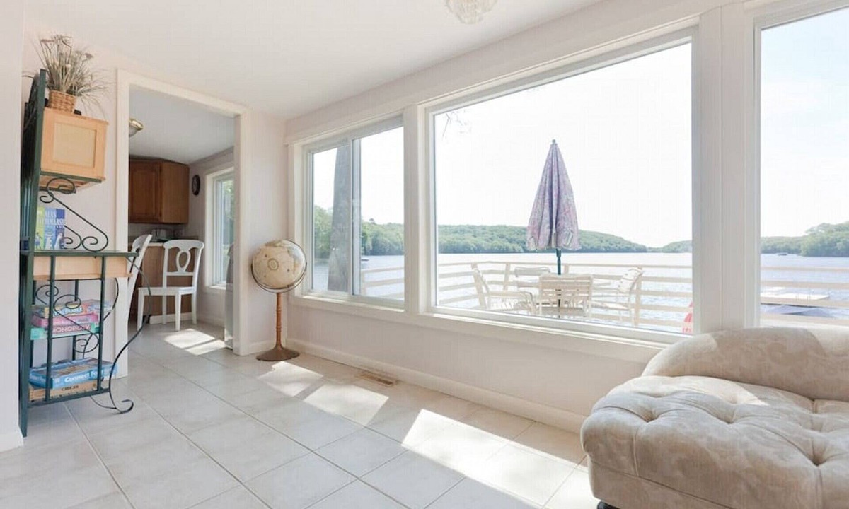 Montville Cottage | Social Distancing Haven on Oxoboxo Lake. Direct Lakefront